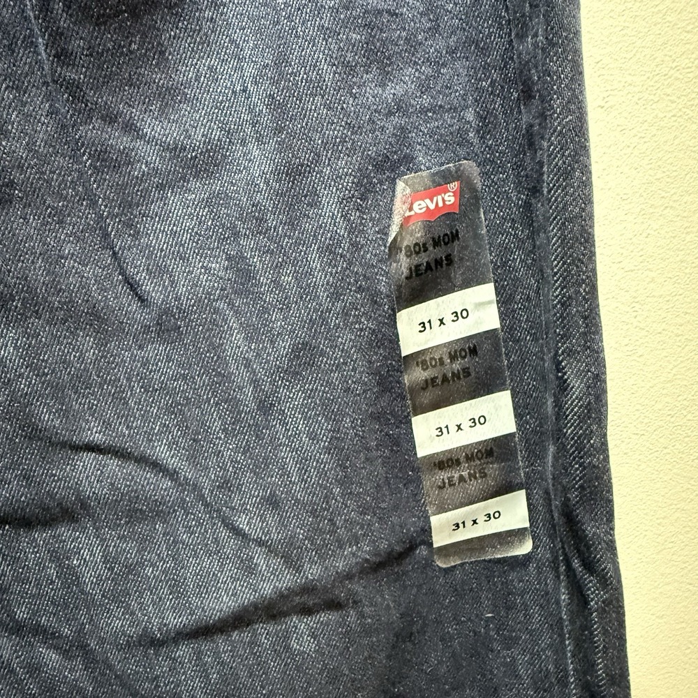 Levi's Women's 80's Mom Jeans Size 31x30 Blue High Rise Relaxed Hip NEW WITH TAG - Picture 3 of 10
